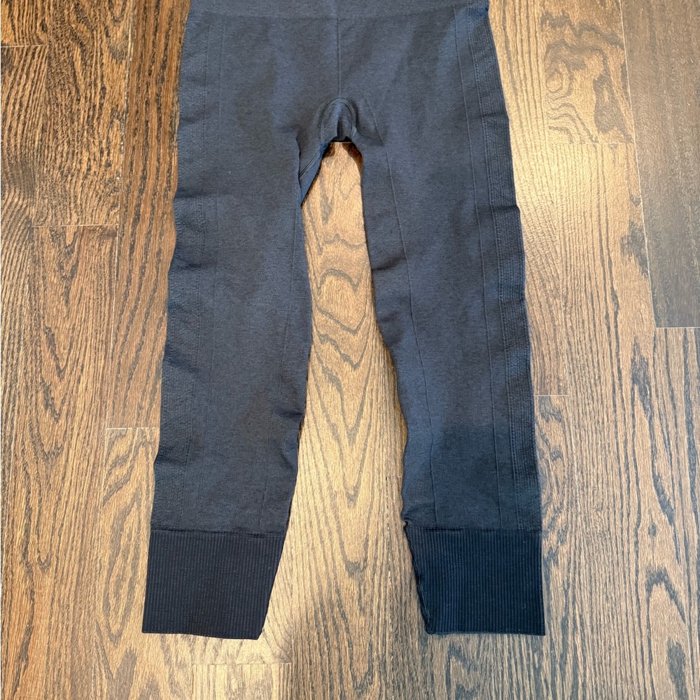 Lululemon dark gray leggings!